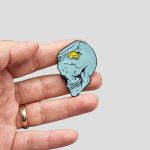 پین فلزی اسکلتی مدل Blue Skull کد Frh161d7 - Image 2