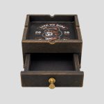 زیرسیگاری و جاسیگاری کشودار اسکلتی طرح جاده مرگ کد NJD-26E0473 - Image 2