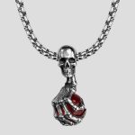 پلاک و گردنبند اسکلتی مدل جمجمه و دست و گوی قرمز کد Njd-474d1