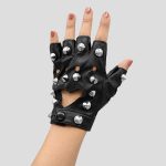 دستکش چرم نیم انگشت اسپایکی مدل Love Hurts کد ICH-26G0417 - Image 3